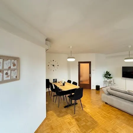 Gemuetliches & Modernes Inklusive Gratis Parkplatz Apartamento Graz