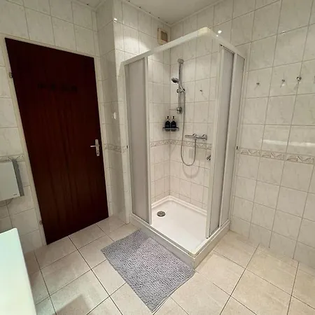 Gemuetliches & Modernes Inklusive Gratis Parkplatz