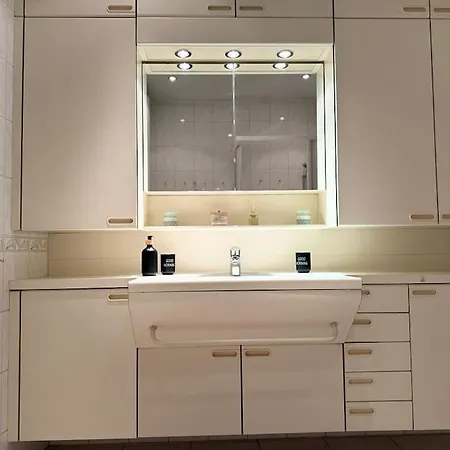 Gemuetliches & Modernes Inklusive Gratis Parkplatz Apartment *