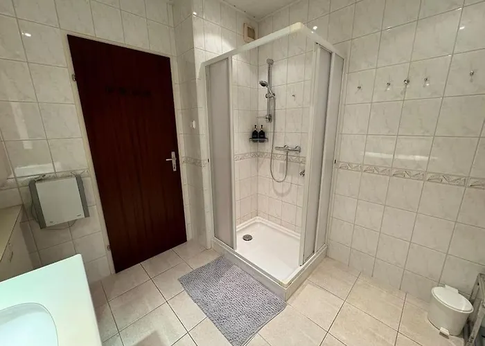 Gemuetliches & Modernes Inklusive Gratis Parkplatz